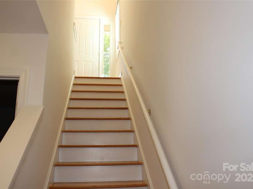 14621 Waterside Drive, Charlotte, NC 28278.  MLS# CAR4255506, YatesRealty ID 21173. 