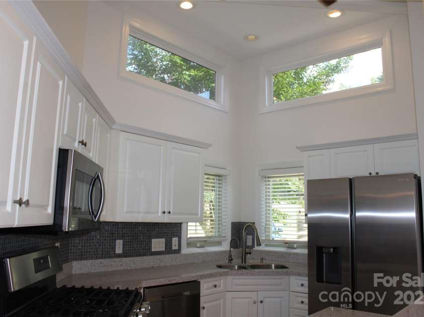 14621 Waterside Drive, Charlotte, NC 28278.  MLS# CAR4255506, YatesRealty ID 21173. 