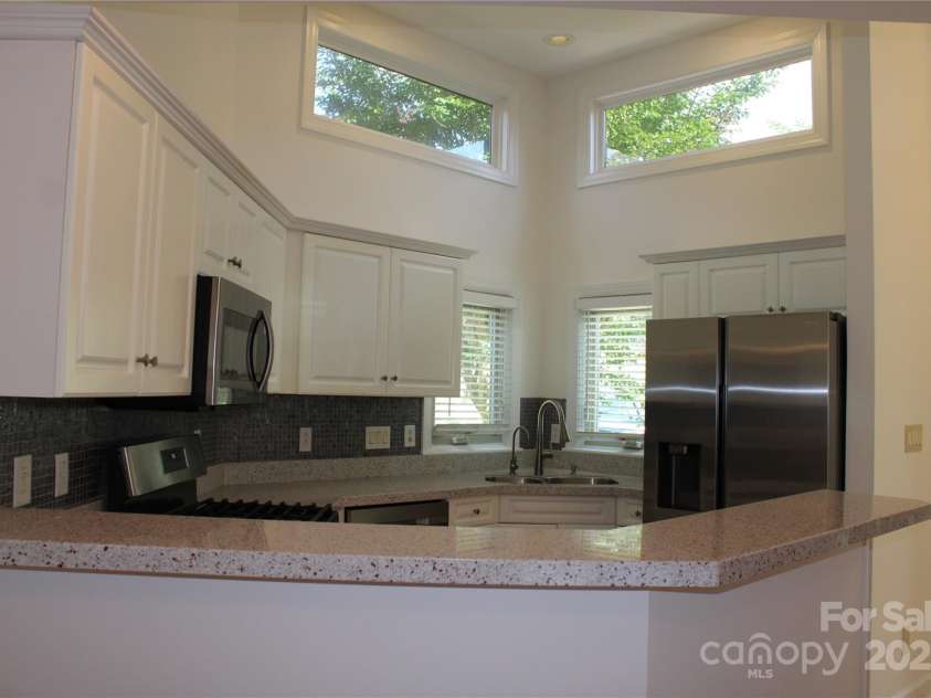 14621 Waterside Drive, Charlotte, NC 28278.  MLS# CAR4255506, YatesRealty ID 21173. 