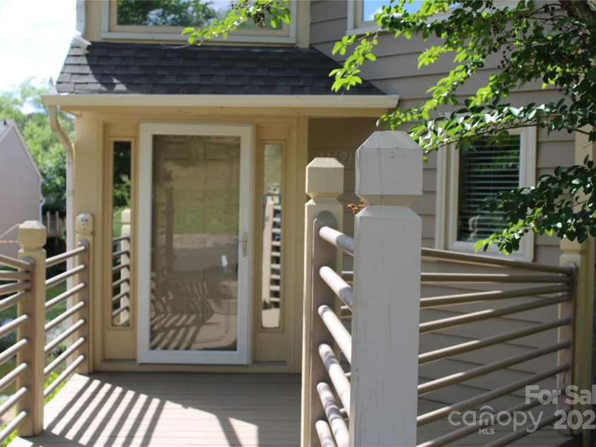 14621 Waterside Drive, Charlotte, NC 28278.  MLS# CAR4255506, YatesRealty ID 21173. 