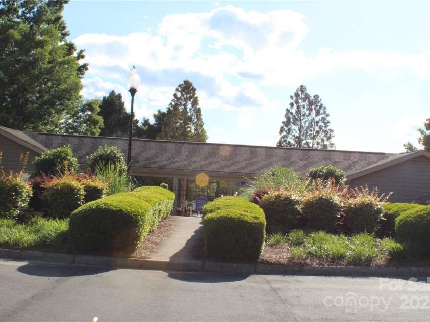 14621 Waterside Drive, Charlotte, NC 28278.  MLS# CAR4255506, YatesRealty ID 21173. 