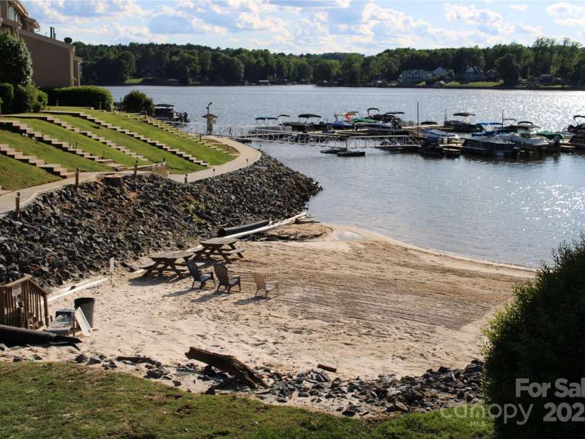 14621 Waterside Drive, Charlotte, NC 28278.  MLS# CAR4255506, YatesRealty ID 21173. 