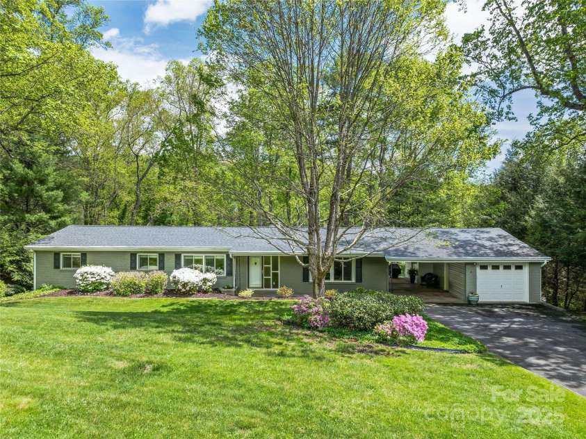 29 Robinhood Road, Asheville, NC 28804.  MLS# CAR4202474, YatesRealty ID 21176. 29 Robinhood Road, Asheville, NC