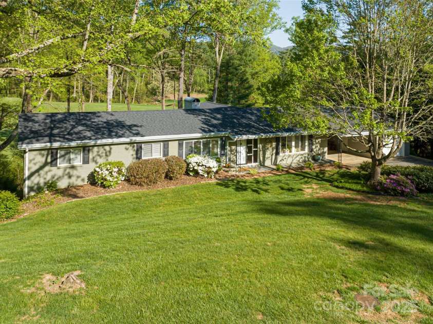 29 Robinhood Road, Asheville, NC 28804.  MLS# CAR4202474, YatesRealty ID 21176. 