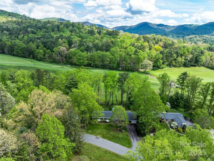 29 Robinhood Road, Asheville, NC 28804.  MLS# CAR4202474, YatesRealty ID 21176. Great location in North Asheville