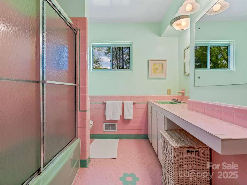 29 Robinhood Road, Asheville, NC 28804.  MLS# CAR4202474, YatesRealty ID 21176. Hall bathroom