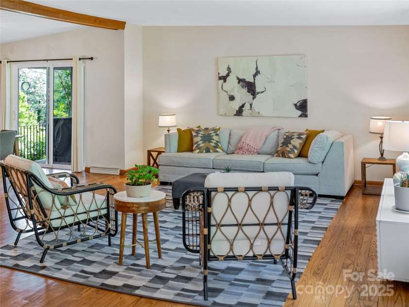 29 Robinhood Road, Asheville, NC 28804.  MLS# CAR4202474, YatesRealty ID 21176. Large living room