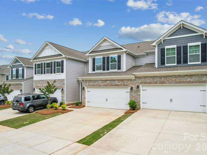 4398 Bronze Boulevard, Sherrills Ford, NC 28673.  MLS# CAR4373325, YatesRealty ID 21176. 