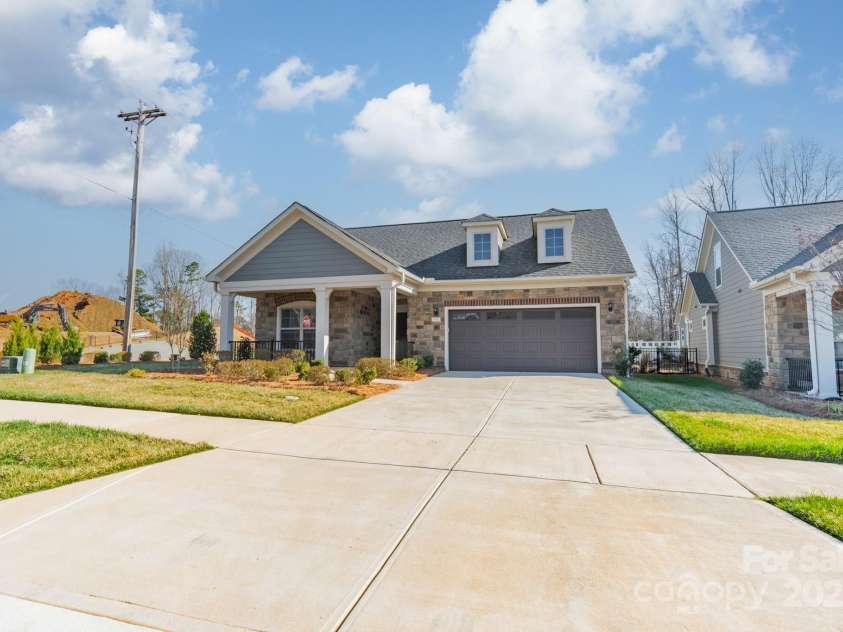 1005 Headwaters Court, Matthews, NC 28104.  MLS# CAR4233423, YatesRealty ID 21177. Only 27 homes in this quaint community