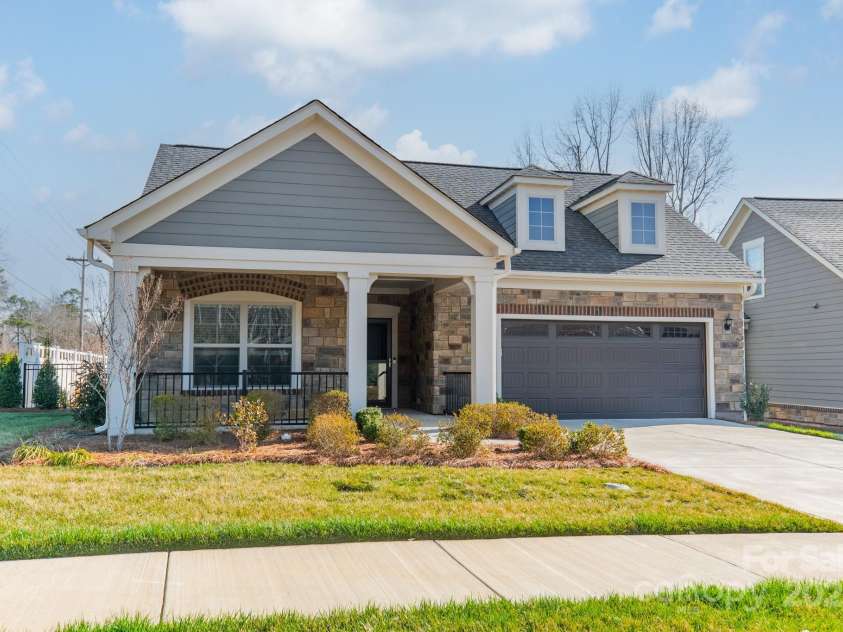 1005 Headwaters Court, Matthews, NC 28104.  MLS# CAR4233423, YatesRealty ID 21177. Wonderful 55+ community in Matthews