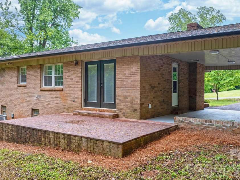 1871 Crestview Drive, Newton, NC 28658.  MLS# CAR4379075, YatesRealty ID 21177. Back Patio