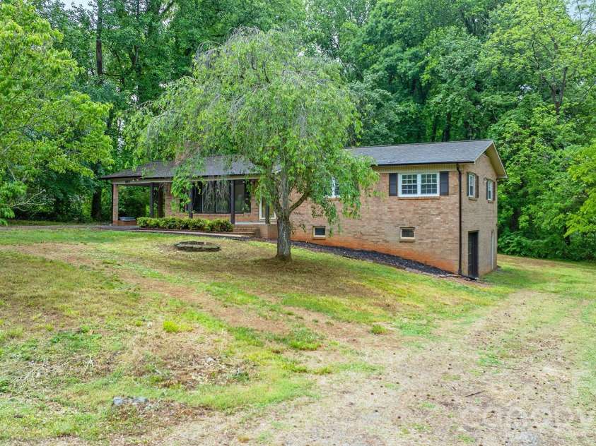1871 Crestview Drive, Newton, NC 28658.  MLS# CAR4379075, YatesRealty ID 21177. Driveway to Basement Garage