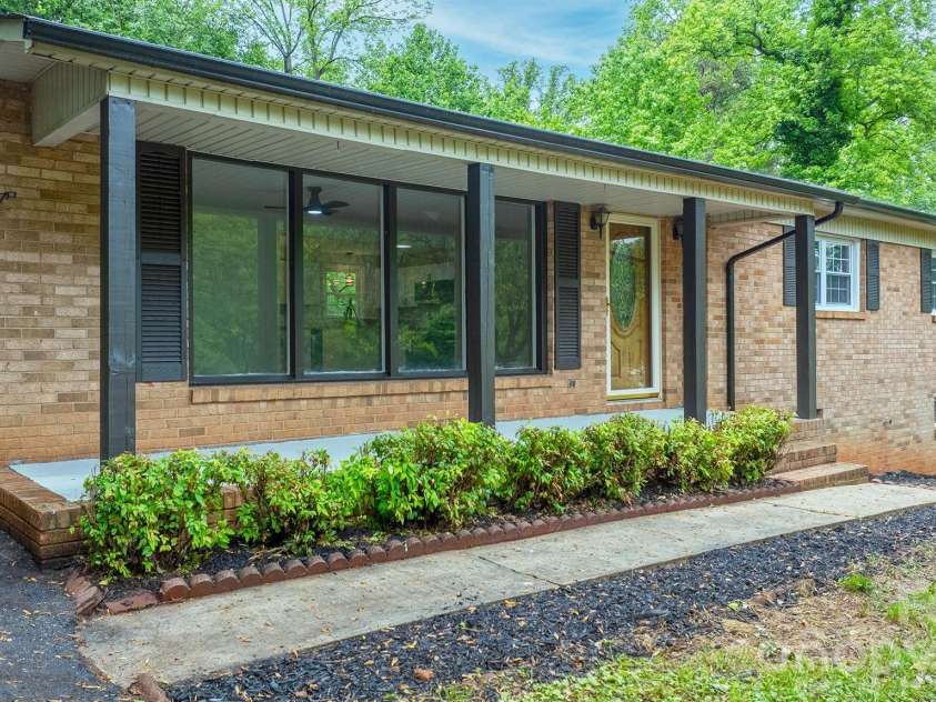 1871 Crestview Drive, Newton, NC 28658.  MLS# CAR4379075, YatesRealty ID 21177. Front Porch