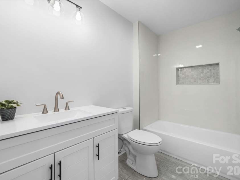 1871 Crestview Drive, Newton, NC 28658.  MLS# CAR4379075, YatesRealty ID 21177. Hall Bath