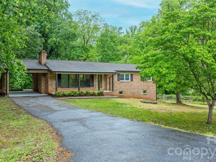 1871 Crestview Drive, Newton, NC 28658.  MLS# CAR4379075, YatesRealty ID 21177. Large Private Lot