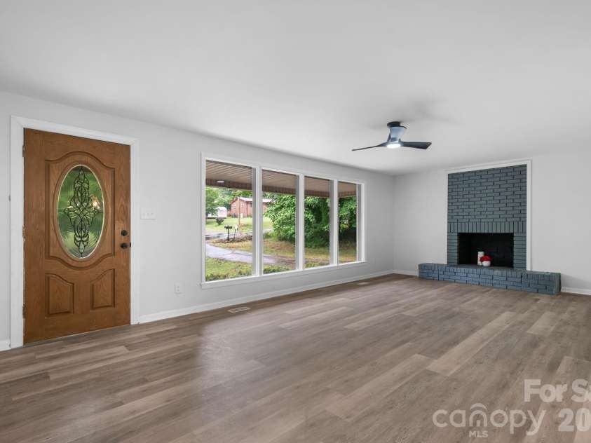 1871 Crestview Drive, Newton, NC 28658.  MLS# CAR4379075, YatesRealty ID 21177. Living Room