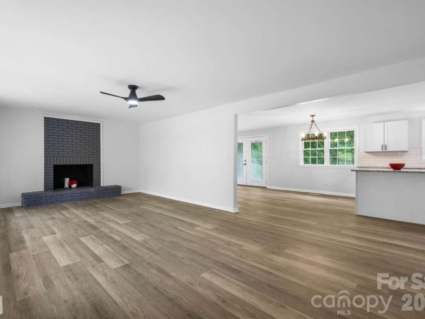 1871 Crestview Drive, Newton, NC 28658.  MLS# CAR4379075, YatesRealty ID 21177. Living Room
