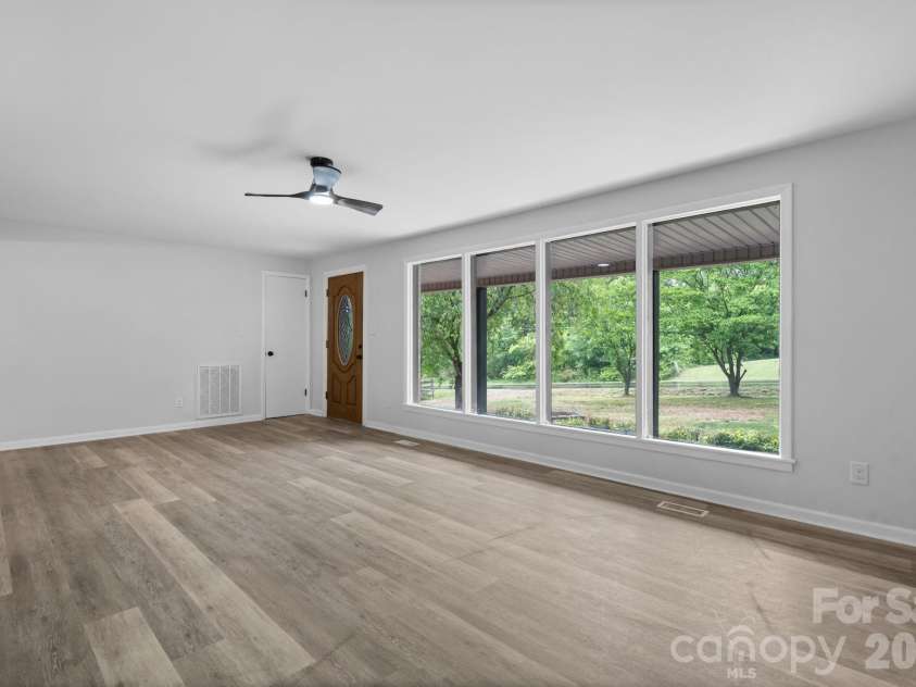1871 Crestview Drive, Newton, NC 28658.  MLS# CAR4379075, YatesRealty ID 21177. Living Room