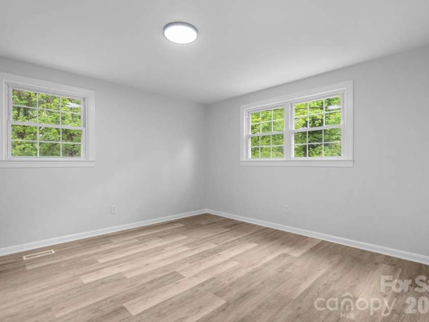 1871 Crestview Drive, Newton, NC 28658.  MLS# CAR4379075, YatesRealty ID 21177. Primary Bedroom