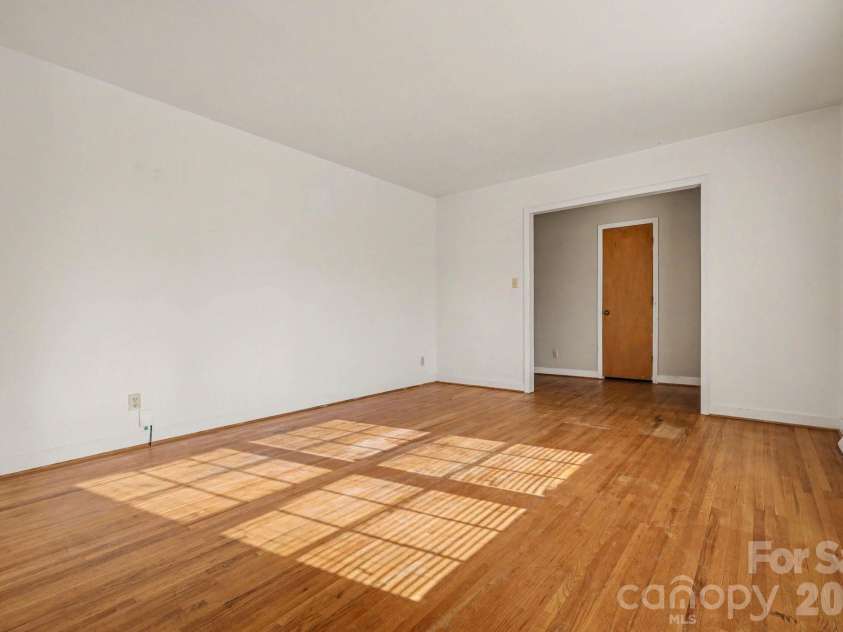 2627 Scarlet Circle, Charlotte, NC 28273.  MLS# CAR4362023, YatesRealty ID 21178. 