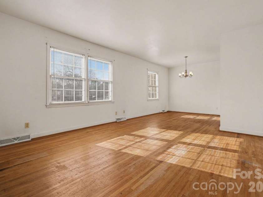 2627 Scarlet Circle, Charlotte, NC 28273.  MLS# CAR4362023, YatesRealty ID 21178. 
