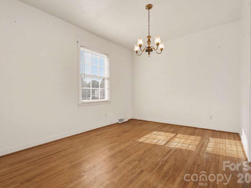 2627 Scarlet Circle, Charlotte, NC 28273.  MLS# CAR4362023, YatesRealty ID 21178. 