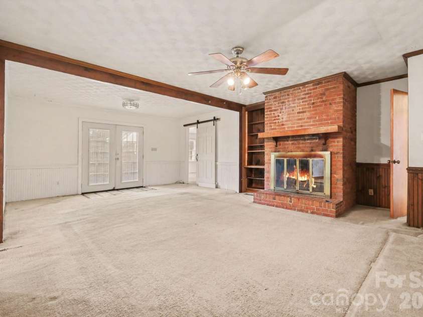 2627 Scarlet Circle, Charlotte, NC 28273.  MLS# CAR4362023, YatesRealty ID 21178. 