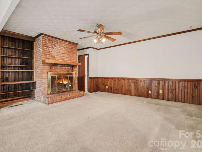 2627 Scarlet Circle, Charlotte, NC 28273.  MLS# CAR4362023, YatesRealty ID 21178. 