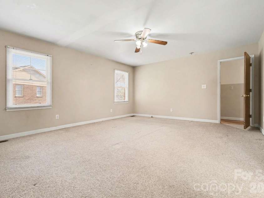 2627 Scarlet Circle, Charlotte, NC 28273.  MLS# CAR4362023, YatesRealty ID 21178. 