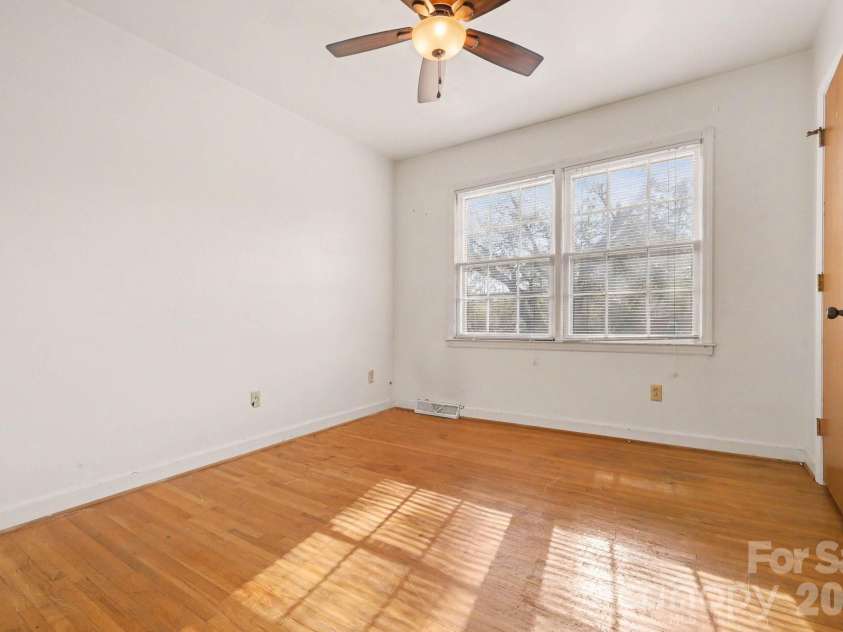 2627 Scarlet Circle, Charlotte, NC 28273.  MLS# CAR4362023, YatesRealty ID 21178. 