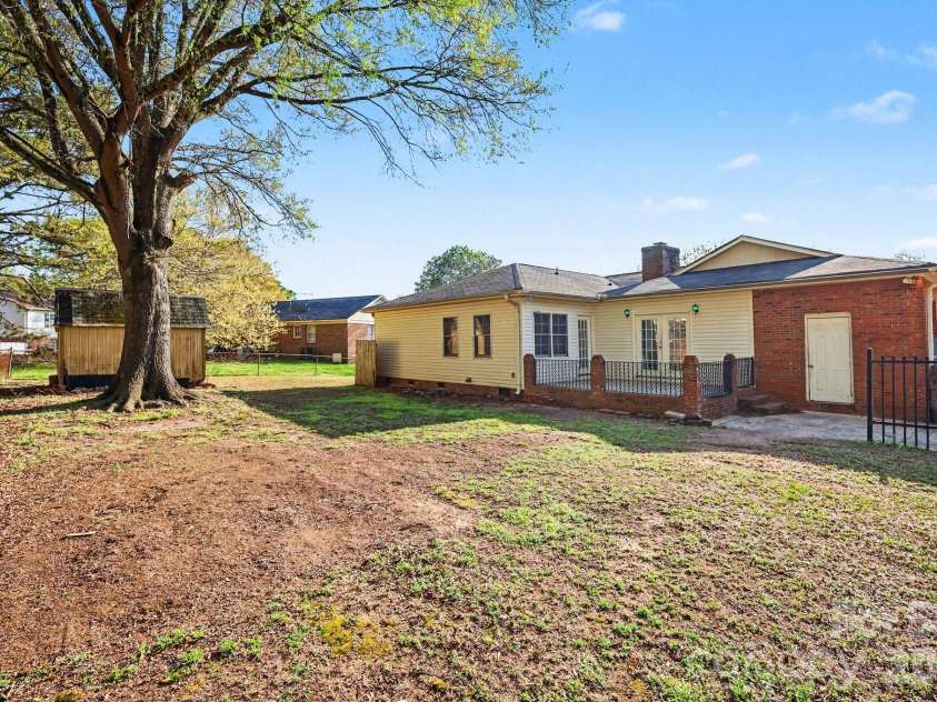 2627 Scarlet Circle, Charlotte, NC 28273.  MLS# CAR4362023, YatesRealty ID 21178. 