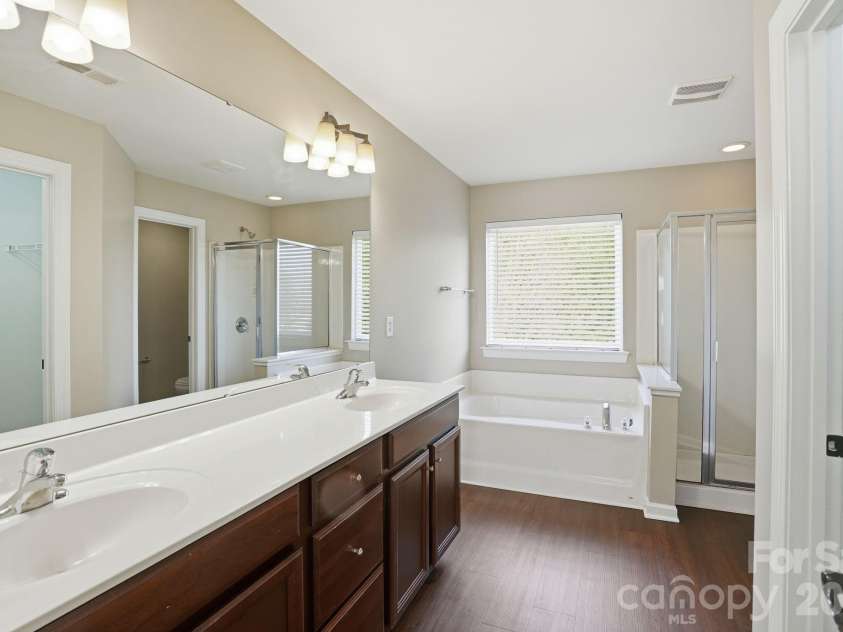 10222 Kelso Court, Charlotte, NC 28278.  MLS# CAR4366002, YatesRealty ID 21179. 