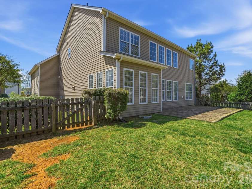 10222 Kelso Court, Charlotte, NC 28278.  MLS# CAR4366002, YatesRealty ID 21179. 