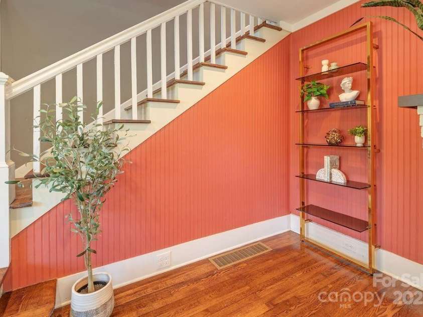 199 Pennsylvania Avenue, Asheville, NC 28806.  MLS# CAR4266947, YatesRealty ID 21180. 