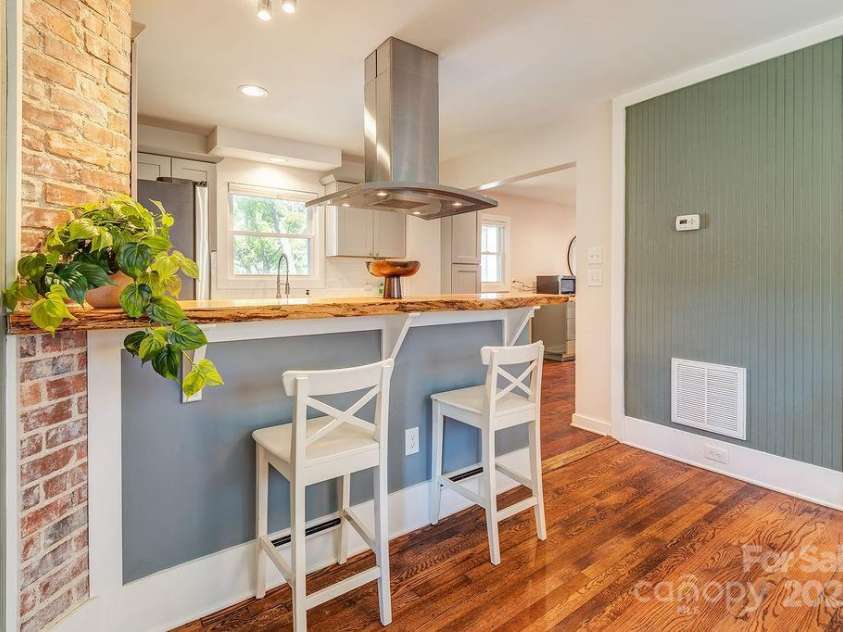 199 Pennsylvania Avenue, Asheville, NC 28806.  MLS# CAR4266947, YatesRealty ID 21180. 