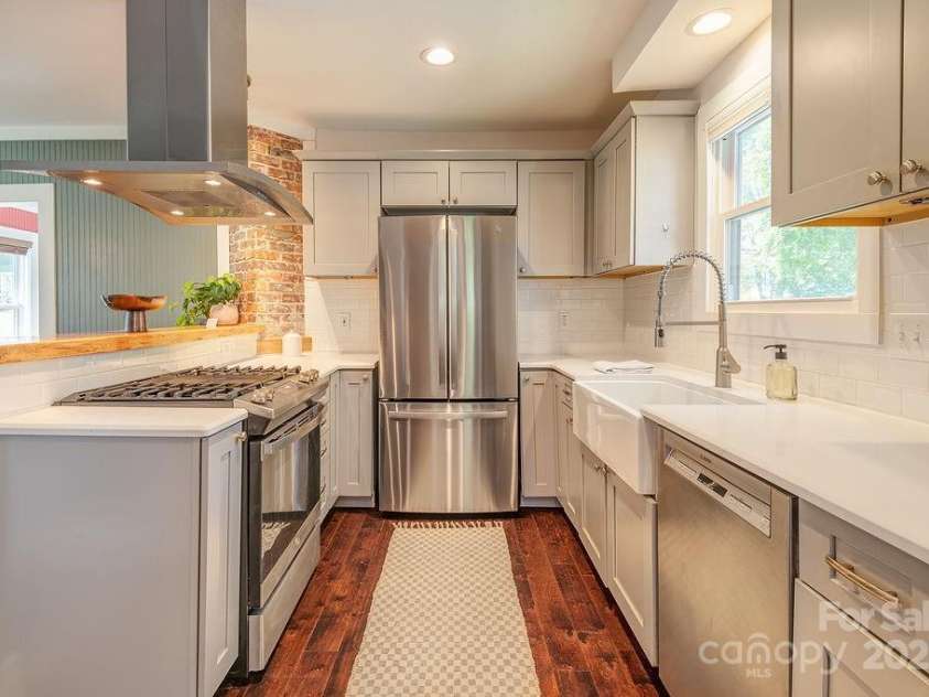 199 Pennsylvania Avenue, Asheville, NC 28806.  MLS# CAR4266947, YatesRealty ID 21180. 