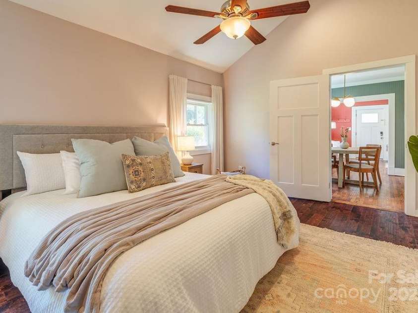 199 Pennsylvania Avenue, Asheville, NC 28806.  MLS# CAR4266947, YatesRealty ID 21180. 