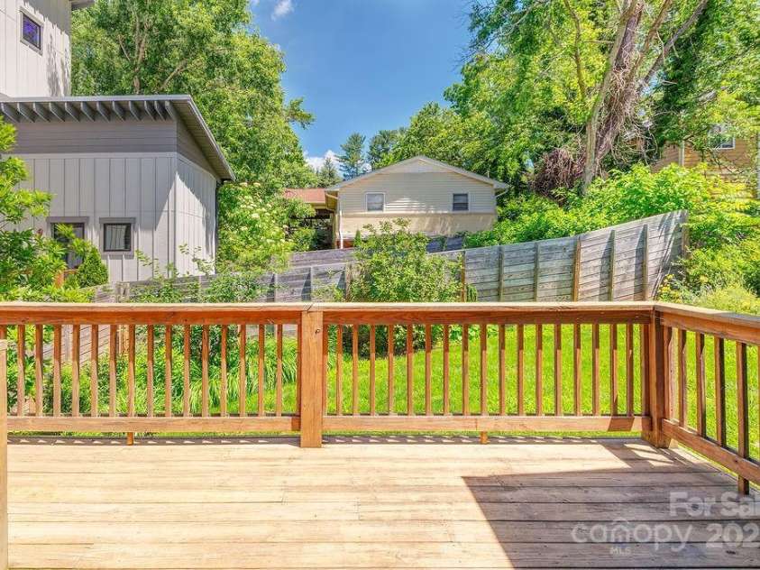 199 Pennsylvania Avenue, Asheville, NC 28806.  MLS# CAR4266947, YatesRealty ID 21180. 