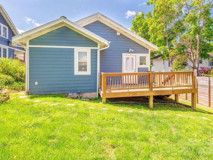 199 Pennsylvania Avenue, Asheville, NC 28806.  MLS# CAR4266947, YatesRealty ID 21180. 