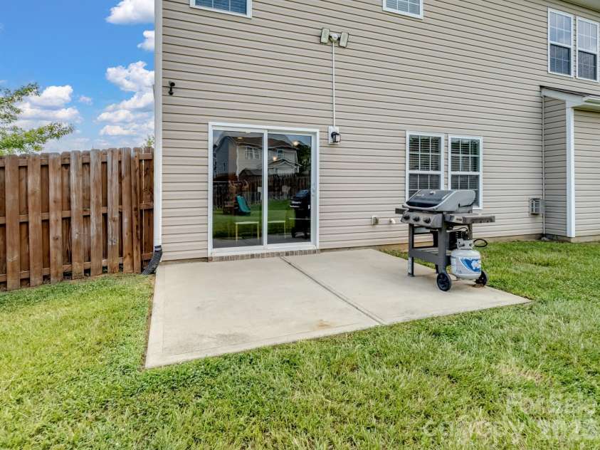 3702 Wiegon Lane, Charlotte, NC 28216.  MLS# CAR4377056, YatesRealty ID 21180. 
