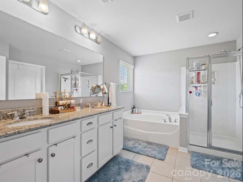 3702 Wiegon Lane, Charlotte, NC 28216.  MLS# CAR4377056, YatesRealty ID 21180. 