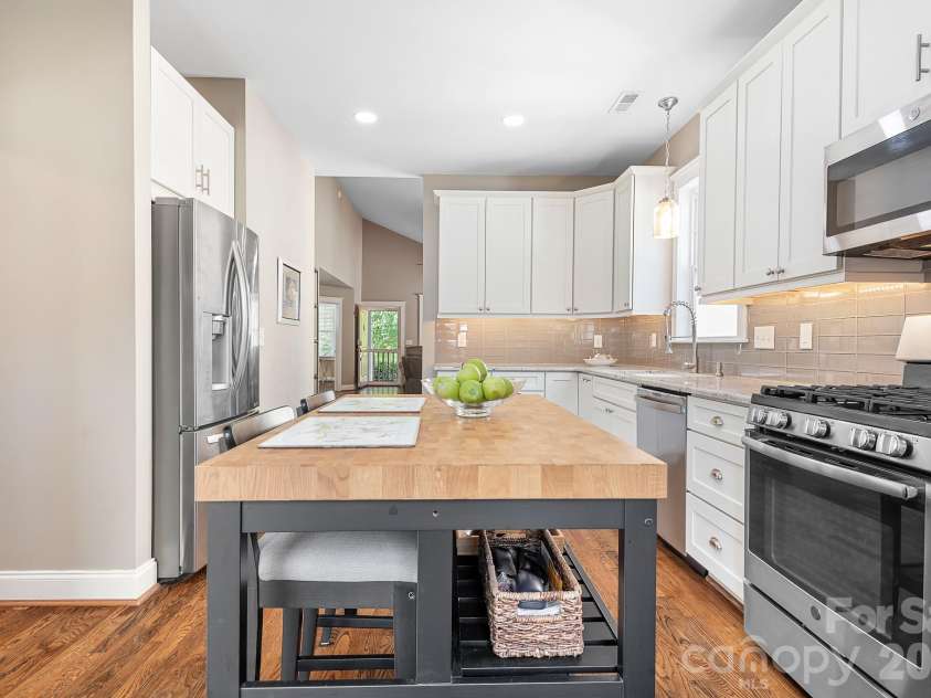 17624 Invermere Avenue, Huntersville, NC 28078.  MLS# CAR4377250, YatesRealty ID 21182. 