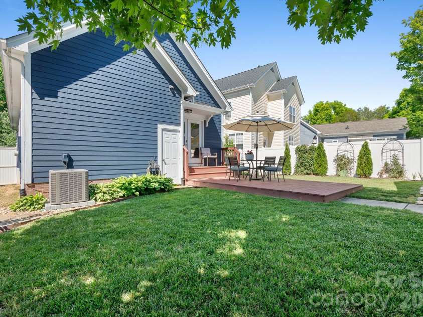 17624 Invermere Avenue, Huntersville, NC 28078.  MLS# CAR4377250, YatesRealty ID 21182. 