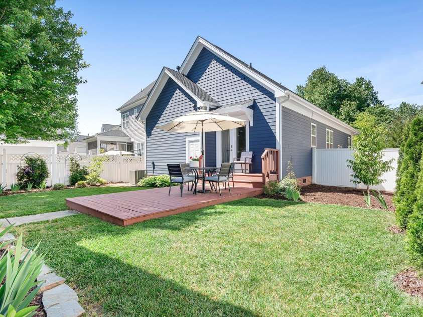 17624 Invermere Avenue, Huntersville, NC 28078.  MLS# CAR4377250, YatesRealty ID 21182. 