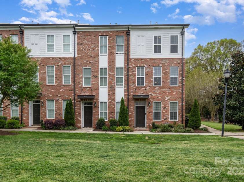 791 Seigle Point Drive, Charlotte, NC 28204.  MLS# CAR4243116, YatesRealty ID 21182. End unit built in 2021