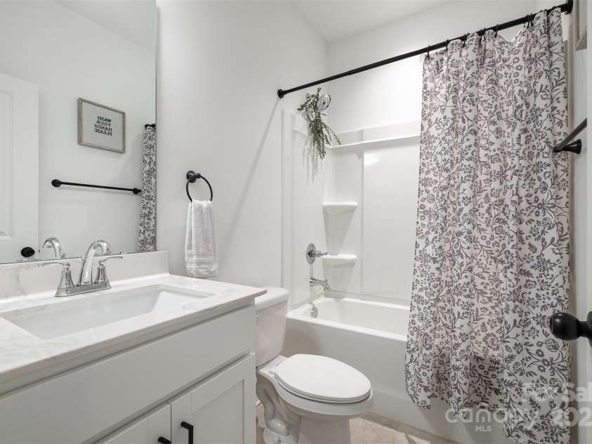 791 Seigle Point Drive, Charlotte, NC 28204.  MLS# CAR4243116, YatesRealty ID 21182. Full bathroom on main level