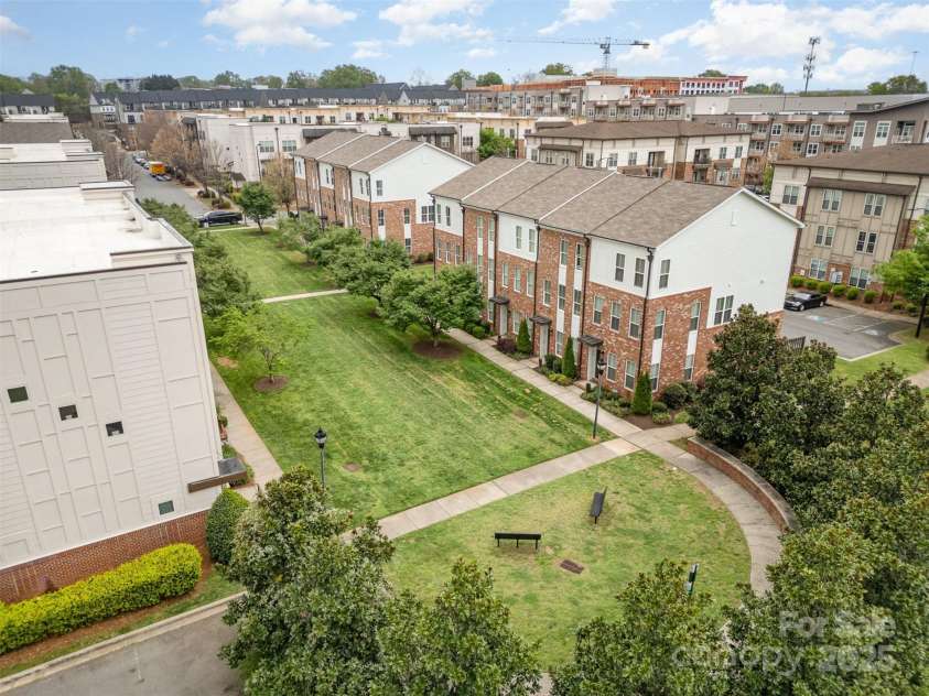 791 Seigle Point Drive, Charlotte, NC 28204.  MLS# CAR4243116, YatesRealty ID 21182. Full view of the area to this end unit