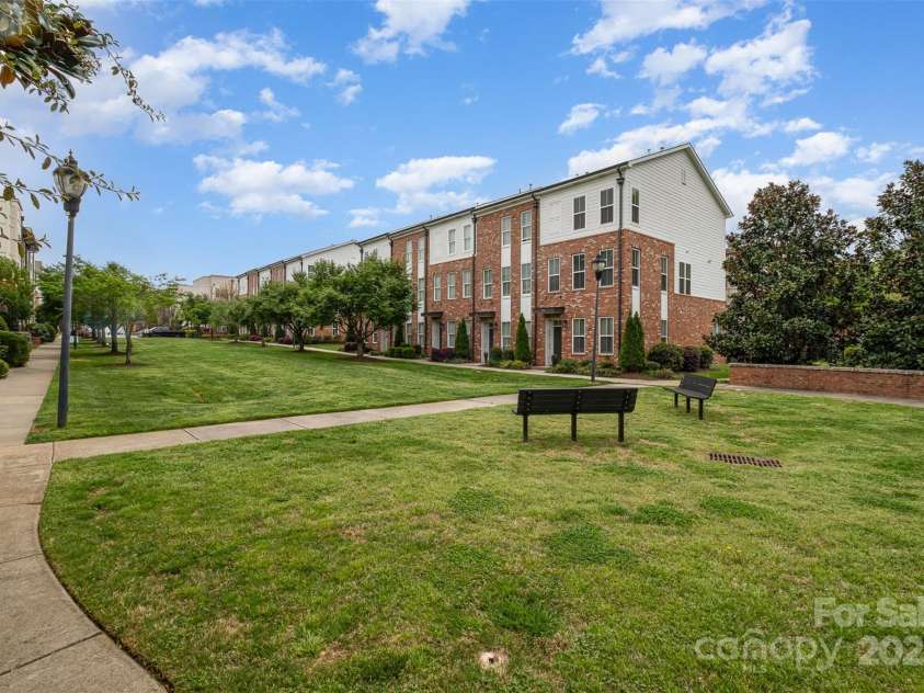 791 Seigle Point Drive, Charlotte, NC 28204.  MLS# CAR4243116, YatesRealty ID 21182. Green space in front of unit to enjoy