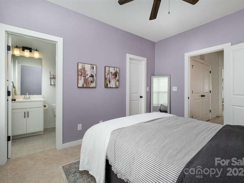 791 Seigle Point Drive, Charlotte, NC 28204.  MLS# CAR4243116, YatesRealty ID 21182. Has a walk-in closet