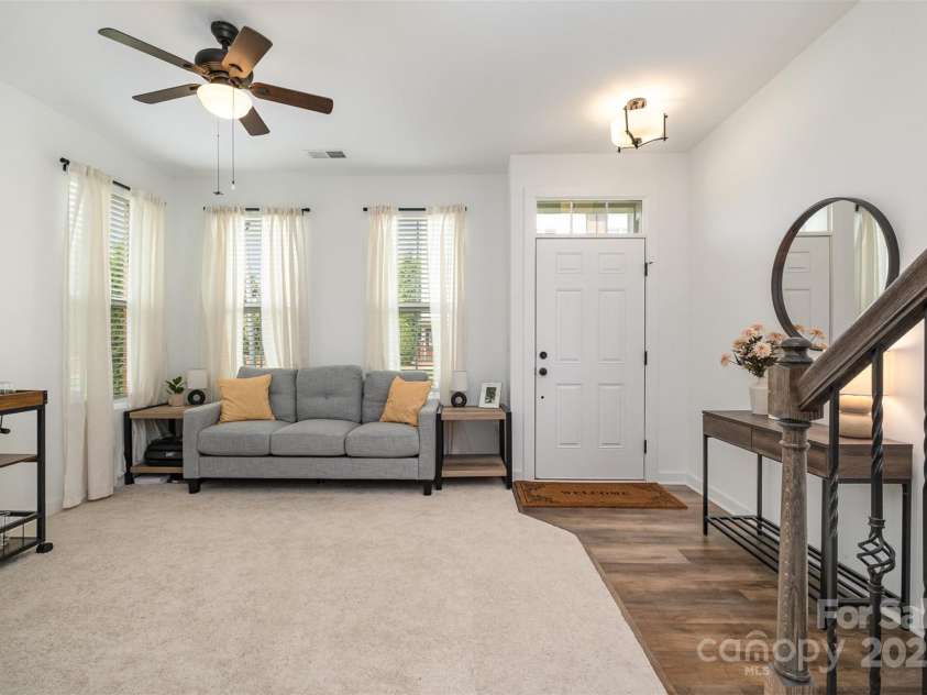791 Seigle Point Drive, Charlotte, NC 28204.  MLS# CAR4243116, YatesRealty ID 21182. Main level entry area